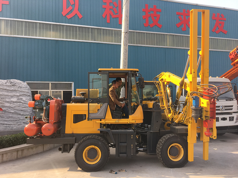 裝載式護欄打樁機產品大圖