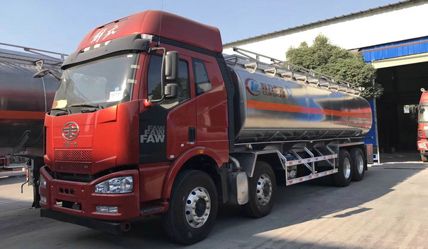 程力 解放J6前四后八铝合金 油罐车