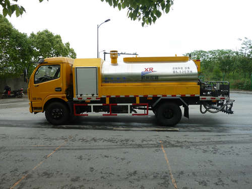 欣融 SLS5090GLQ 5方普导型沥青洒布车