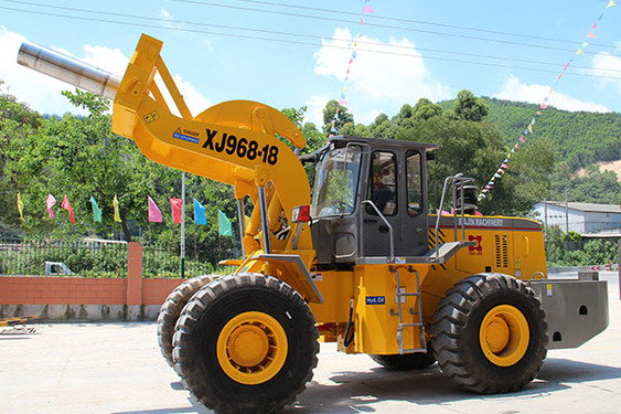 厦金 XJ968-18J 卷钢叉装车